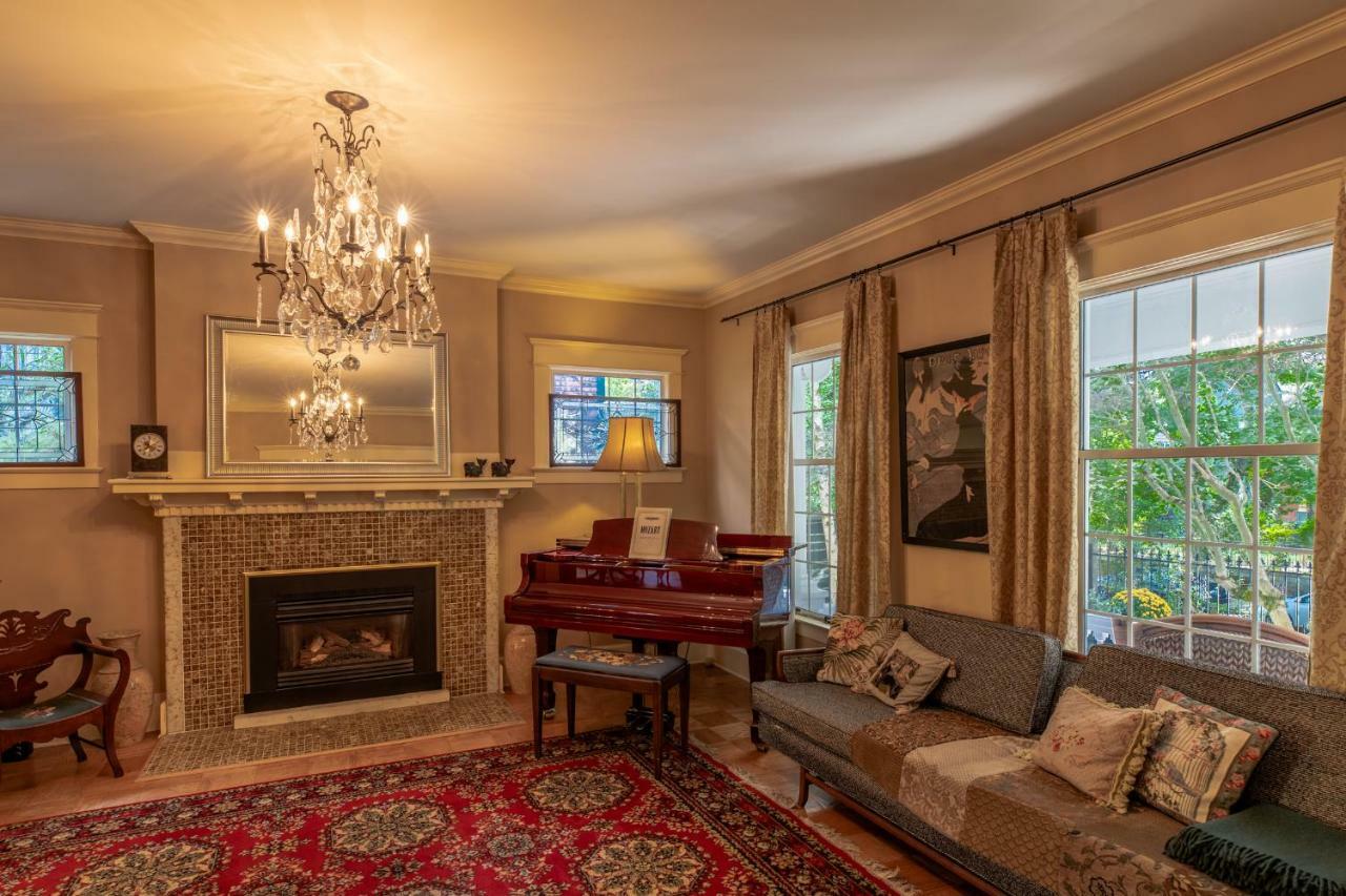 Mozart Guest House Seattle Bed And Breakfast ภายนอก รูปภาพ