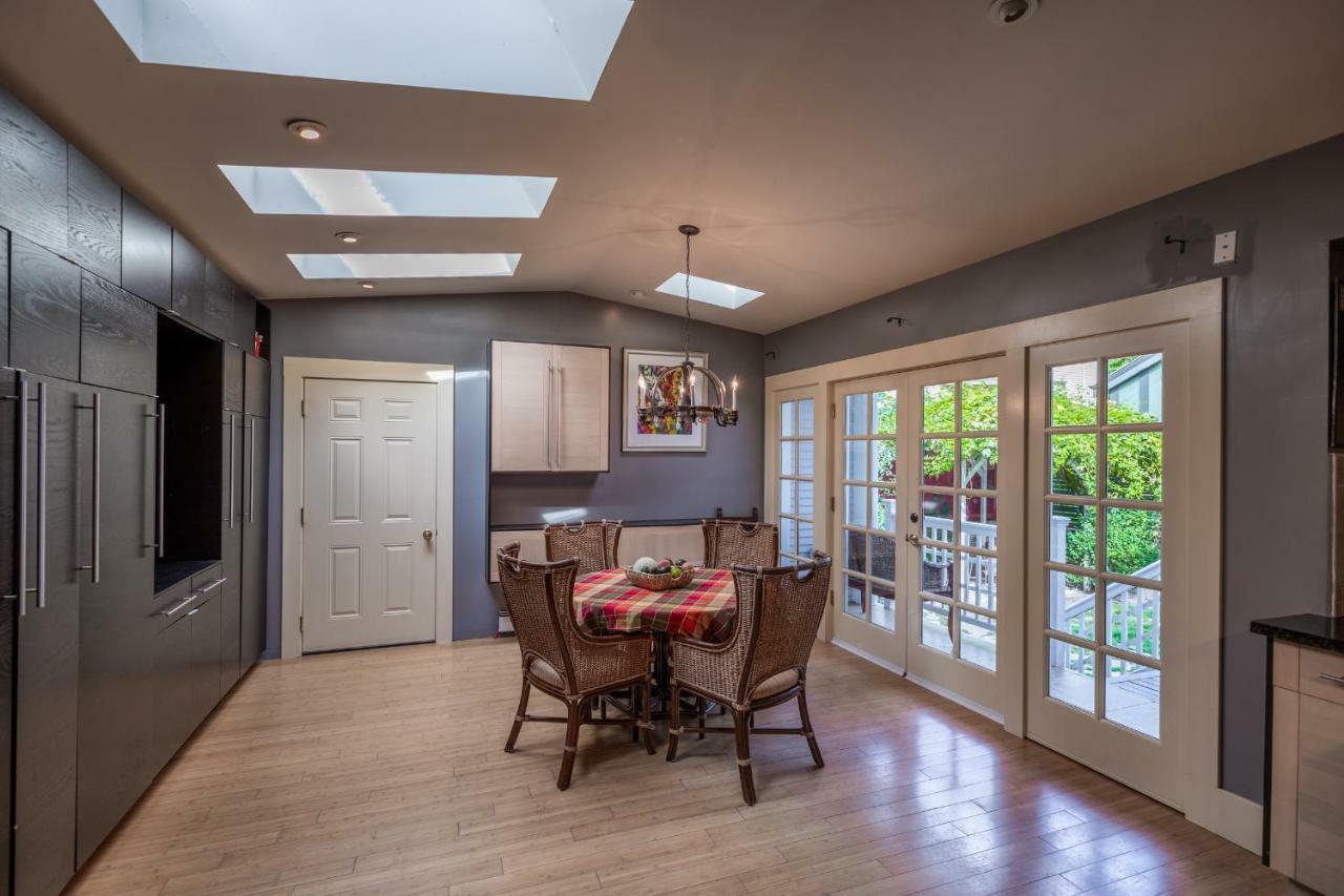 Mozart Guest House Seattle Bed And Breakfast ภายนอก รูปภาพ